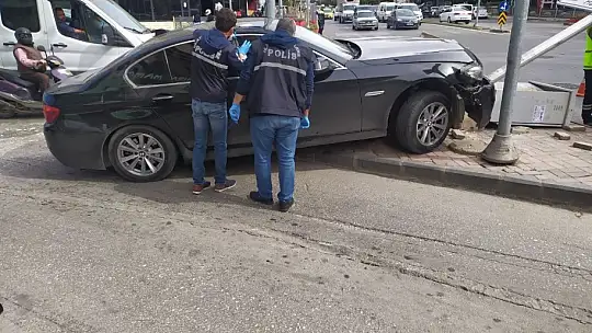 Lüks araçta başlayan alacak verecek kavgası kazayla son buldu