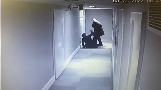 Lüks otelde 7. kattan düşerek hayatını kaybeden Ebru Cizdam'ın sürüklendiği görüntüler ortaya çıktı