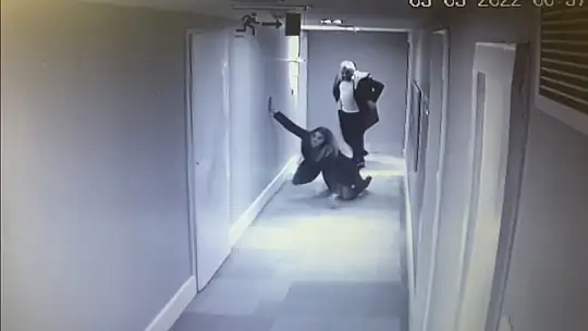 Lüks otelde 7. kattan düşerek hayatını kaybeden Ebru Cizdam'ın sürüklendiği görüntüler ortaya çıktı