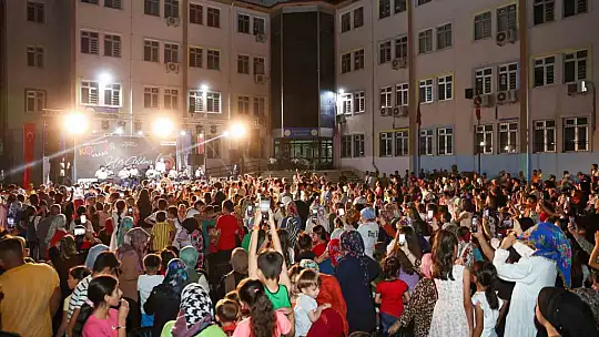 Mahallemde konser var etkinliklerine yoğun ilgi
