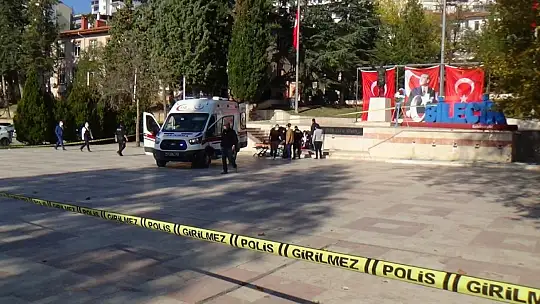 Mahkeme çıkışı boşanma aşamasındaki eşini hem de kayınpederini kurşun yağdırdı