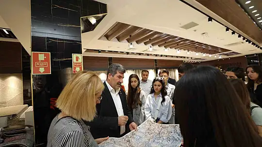 Makine halı üretiminin lideri Gaziantep halının modasında da zirveyi zorluyor