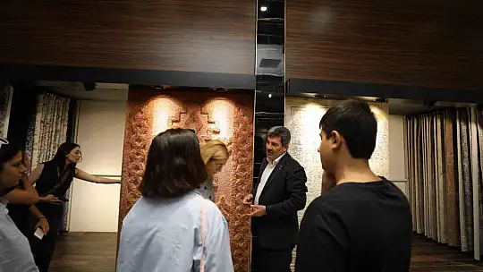 Makine halı üretiminin lideri Gaziantep halının modasında da zirveyi zorluyor