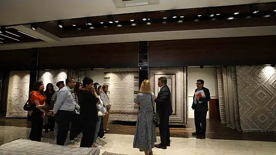 Makine halı üretiminin lideri Gaziantep halının modasında da zirveyi zorluyor