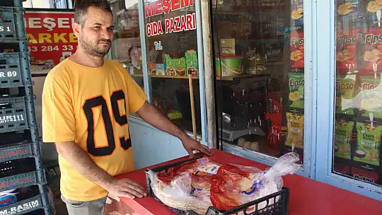 Marketten kasa kasa ekmek çalındı