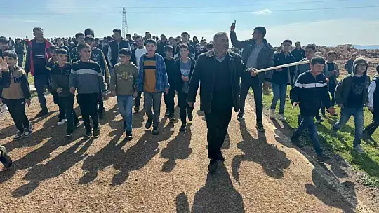 Meraların satıldığını iddia eden köylülerden protesto yürüyüşü