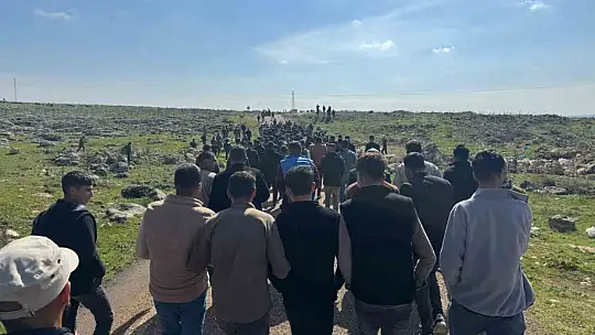Meraların satıldığını iddia eden köylülerden protesto yürüyüşü