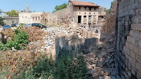 Metruk binada güpegündüz uyuşturucu ticareti pes dedirtti