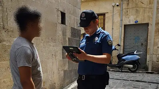 Metruk binalar çevresinde polis uygulaması