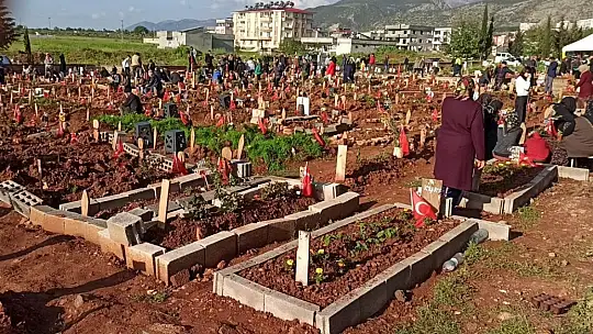 Mezarlıktaki acı detay bayramda ortaya çıktı