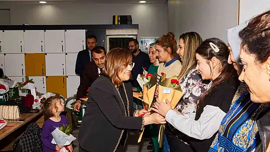 Mezun olduğu okulun öğretmenleriyle bir araya geldi