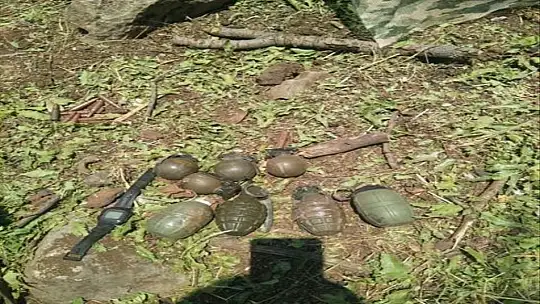 Milli Savunma Bakanlığı: 'PKK'lı teröristlere ait çok sayıda silah ve mühimmat ele geçirildi'