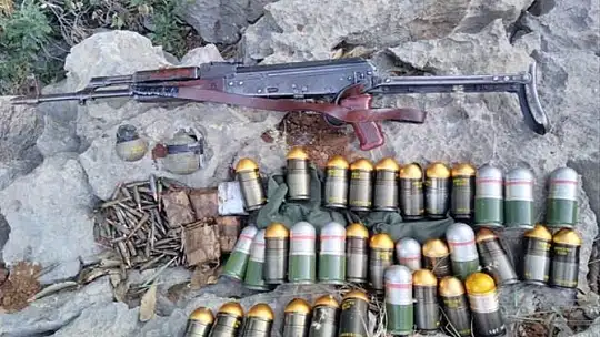Milli Savunma Bakanlığı: 'PKK'lı teröristlere ait çok sayıda silah ve mühimmat ele geçirildi'