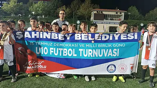 Minik futbolcular Şahinbey Belediyesi'nin organizasyonunda karşı karşıya geldi