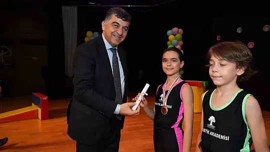 Minik sporcular, ilk madalyalarını aldılar