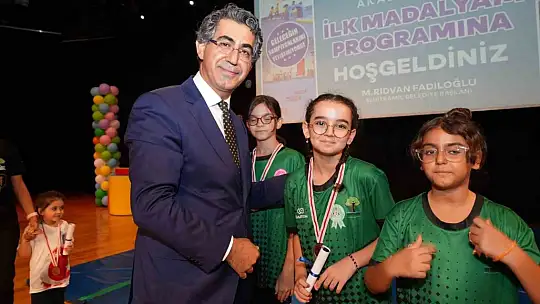 Minik sporcular, ilk madalyalarını aldılar