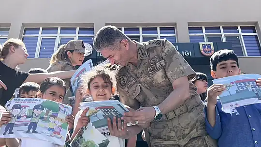 Miniklerden jandarmaya anlamlı ziyaret
