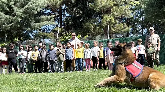 Miniklerden jandarmaya anlamlı ziyaret
