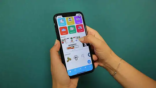 Mobil uygulama ile gençlere hediye dağıtıldı