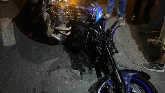 Motosiklet, halk otobüsüne çarptı: 1 ölü, 1 ağır yaralı