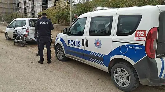 Motosiklet park halindeki araca arkadan çarptı: 2 yaralı