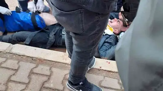 Motosiklet park halindeki araca arkadan çarptı: 2 yaralı