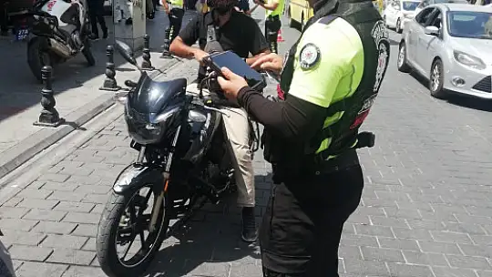 Motosiklet sürücülerine ceza yağdı