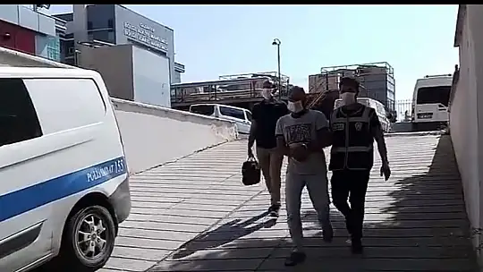 Motosikletli kapkaççı kamerada