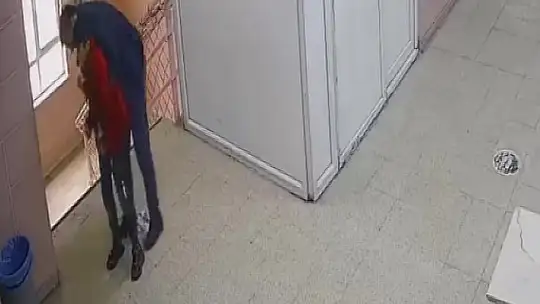 Müdür yardımcısının heimlich manevrası öğrencinin hayatını kurtardı