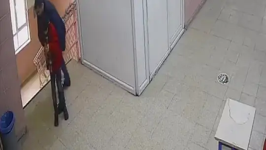 Müdür yardımcısının heimlich manevrası öğrencinin hayatını kurtardı