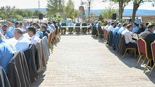 Muhtarlara kebap gibi kutlama