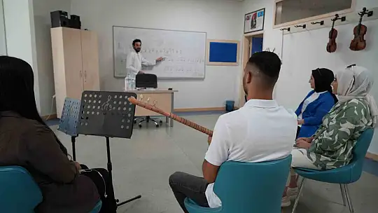 Müzik tutkusu olan hemofili hastası genç konservatuarı kazandı