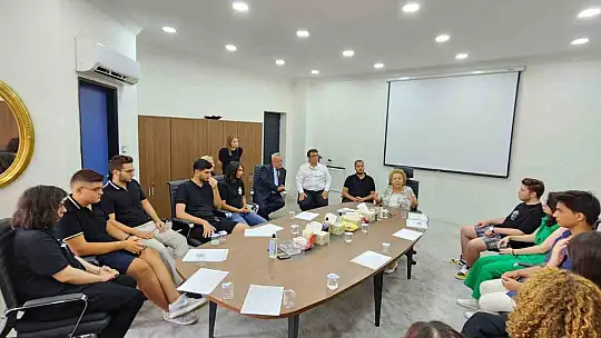Nüket Ersoy YKS şampiyonlarını ağırladı