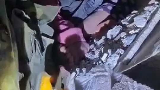 Nurdağı'nda 133 saat sonra 13 yaşındaki Esma sağ kurtarıldı