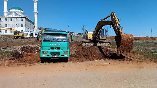 Nurdağı'nda kalıcı konutlar için ilk kazma vuruldu