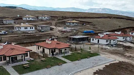 Nurdağı'nda köyevleri villaları aratmıyor