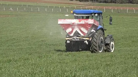 Nurdağı'ndaki çiftçiler asrın felaketine rağmen üretime devam ediyor