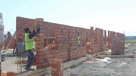 Nurdağı'ndaki depremzedeler geçici sıcak yuvalarına ay sonunda kavuşuyor