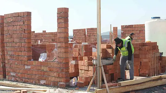 Nurdağı'ndaki depremzedeler geçici sıcak yuvalarına ay sonunda kavuşuyor