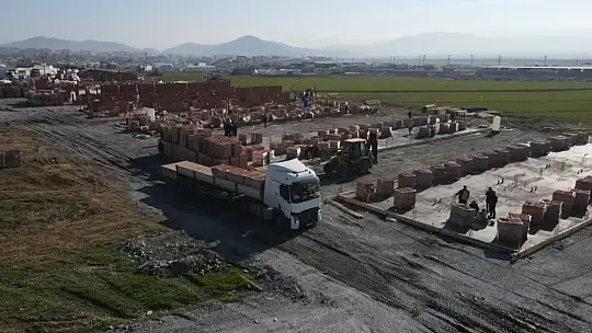 Nurdağı'ndaki depremzedeler geçici sıcak yuvalarına ay sonunda kavuşuyor