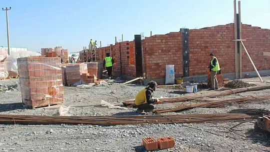 Nurdağı'ndaki depremzedeler geçici sıcak yuvalarına ay sonunda kavuşuyor
