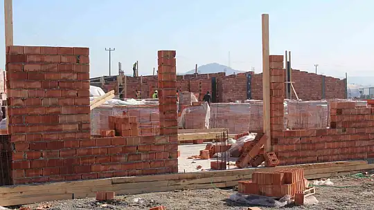 Nurdağı'ndaki depremzedeler geçici sıcak yuvalarına ay sonunda kavuşuyor