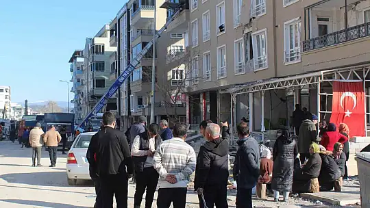 Nurdağı'ndaki depremzedeler yarım kalan hayalleriyle ilçeyi terk ediyor