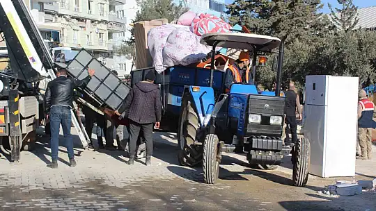 Nurdağı'ndaki depremzedeler yarım kalan hayalleriyle ilçeyi terk ediyor