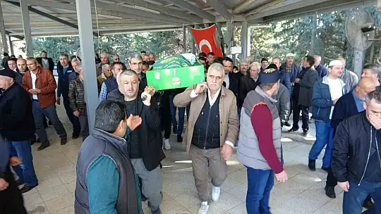 Oğlunun şehit haberini aldığı sıradaki bakışlarıyla hafızalara kazınan baba hayatını kaybetti