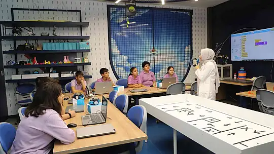 Öğrenciler, bilimsel etkinliklere yoğun ilgi gösteriyorlar
