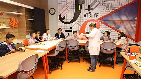 Öğrenciler, bilimsel etkinliklere yoğun ilgi gösteriyorlar