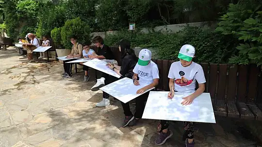Öğrenciler, doğayı resmetti