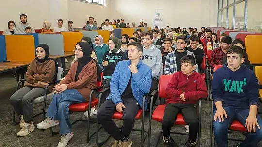 Öğrencilere deprem ve sınav kaygısı ile başa çıkma yöntemleri anlatıldı