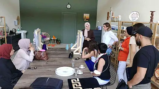 Öğrencilere halı üretimi uygulamalı gösterildi